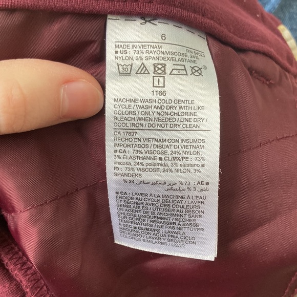 Old Navy pixie skinny ankle pant. Size 6 - Picture 9 of 9